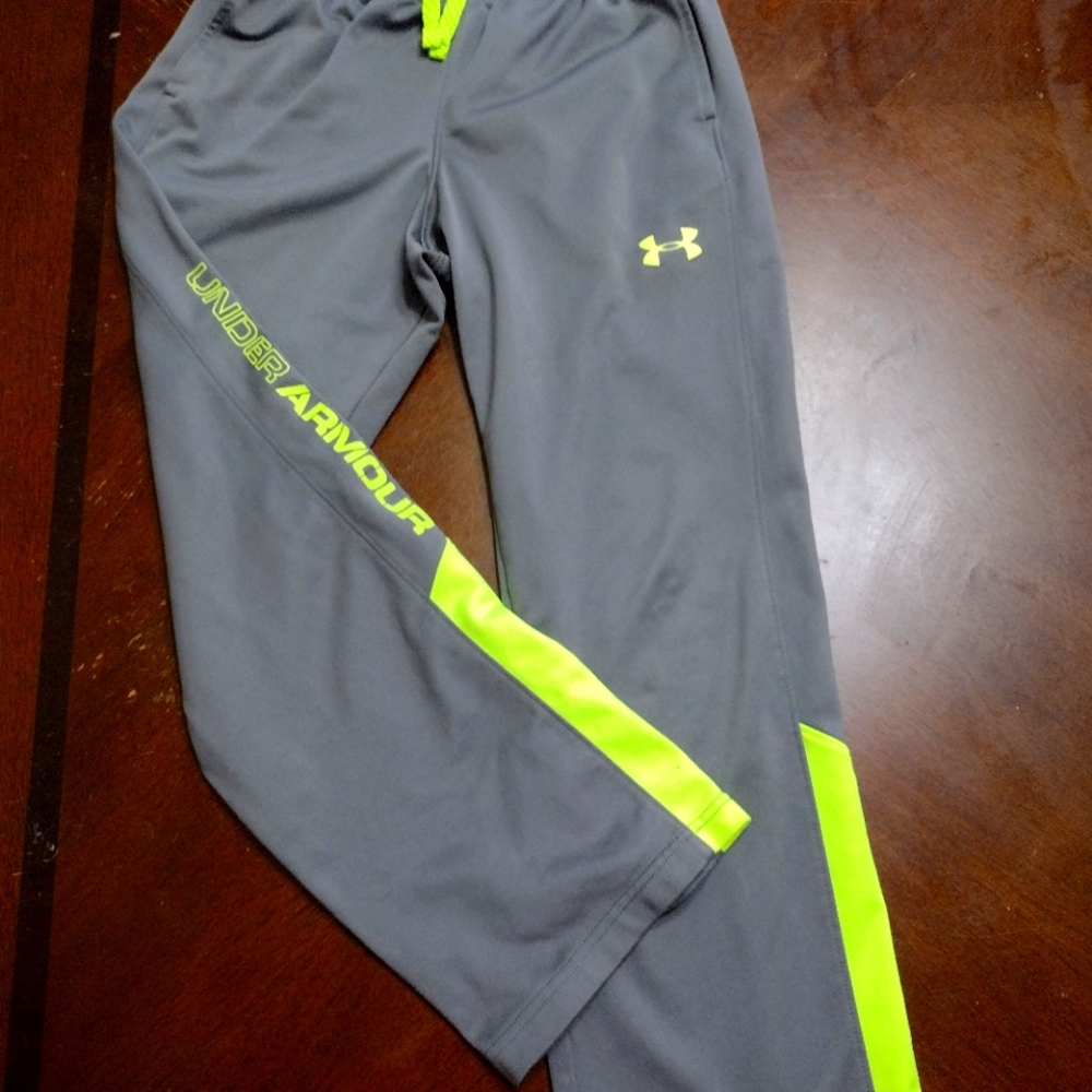 Youth Medium Under Armour pants